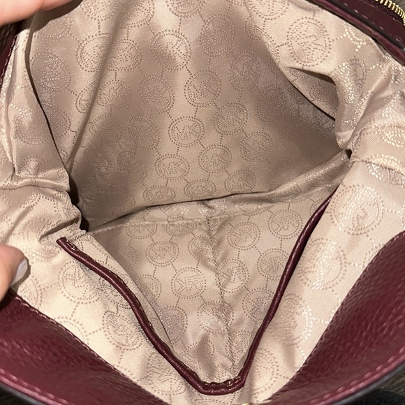 Michael Kors Jet Set Burgundy Shoulder Bag with Matching Wallet - Picture 6 of 10